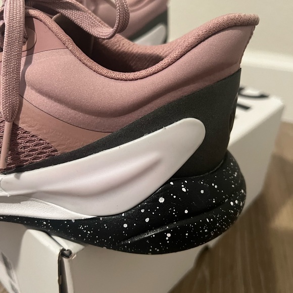 Lululemon Blissfeel running shoes Women's sz 6.5 - Picture 9 of 9